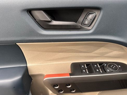 Used 2025 Ford Maverick Lariat image 11