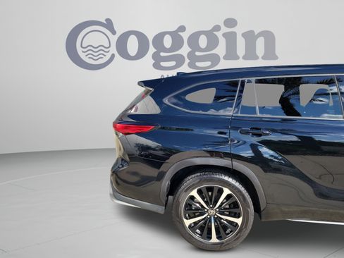 Used 2022 Toyota Highlander XSE AWD/4WD image 29