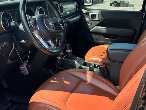 Used 2019 Jeep Wrangler Unlimited Sahara w/ Cold Weather Group AWD/4WD image 11