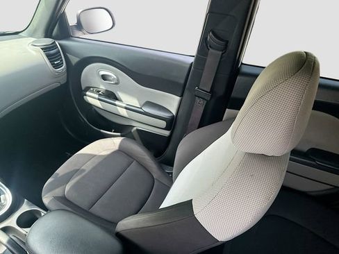 Used 2018 Kia Soul FWD image 22
