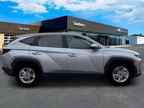 New 2026 Hyundai Tucson SE image 10