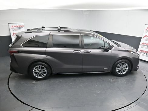 Used 2021 Toyota Sienna XSE w/ XSE Plus Package image 35