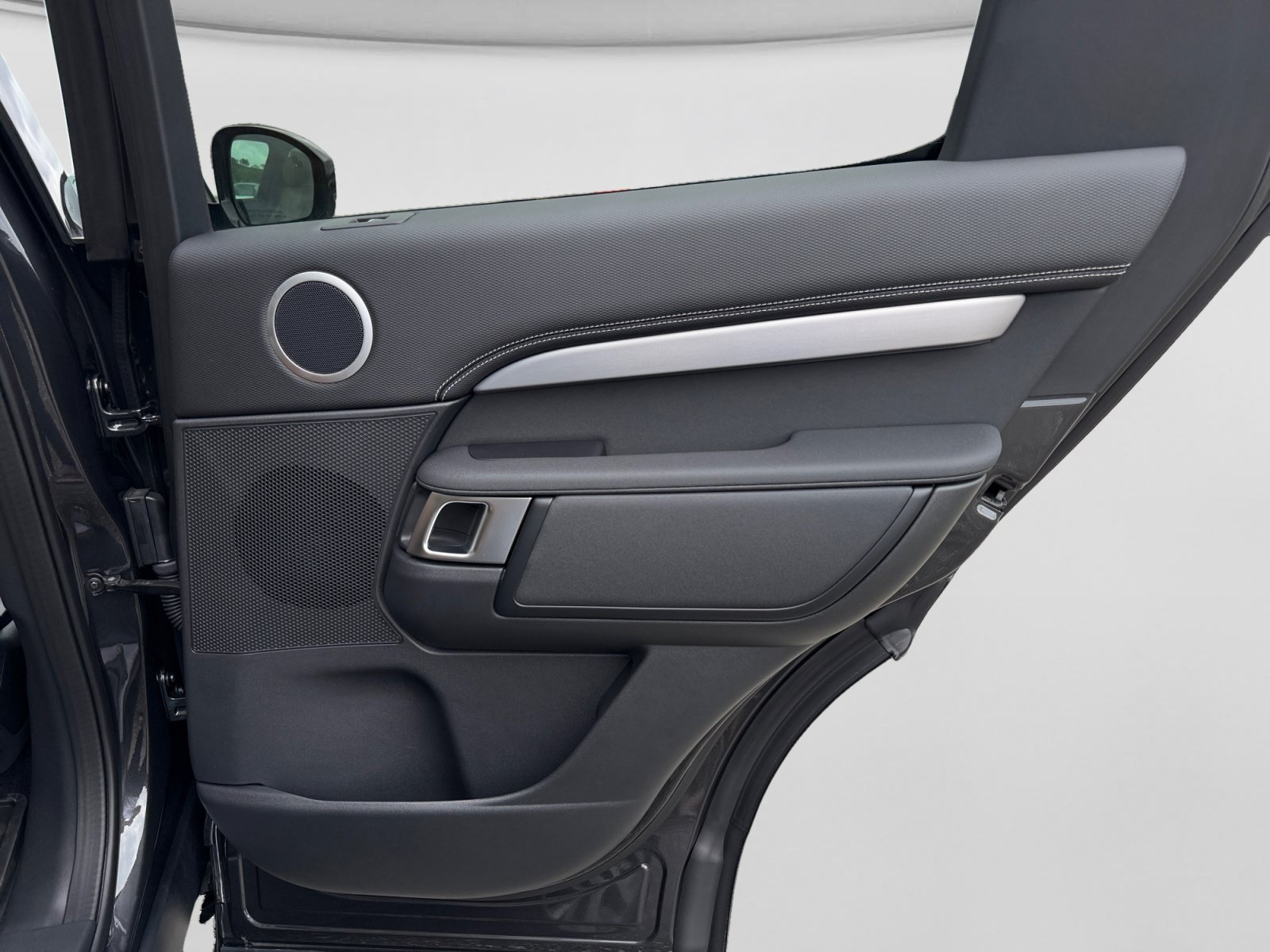 New 2026 Land Rover Discovery Dynamic SE AWD/4WD image 21