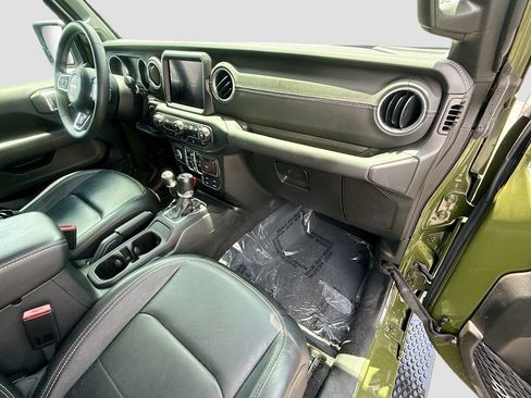 Used 2023 Jeep Wrangler Unlimited Sahara AWD/4WD image 32