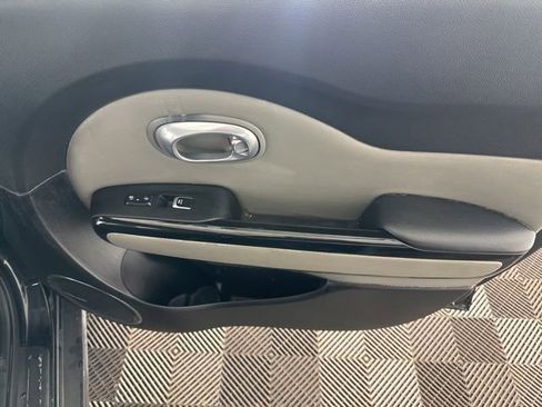 Used 2017 Kia Soul + w/ Primo Package FWD image 19