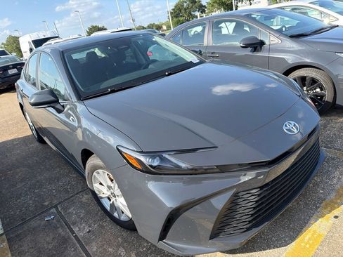 Used 2025 Toyota Camry LE w/ Convenience Package FWD image 6