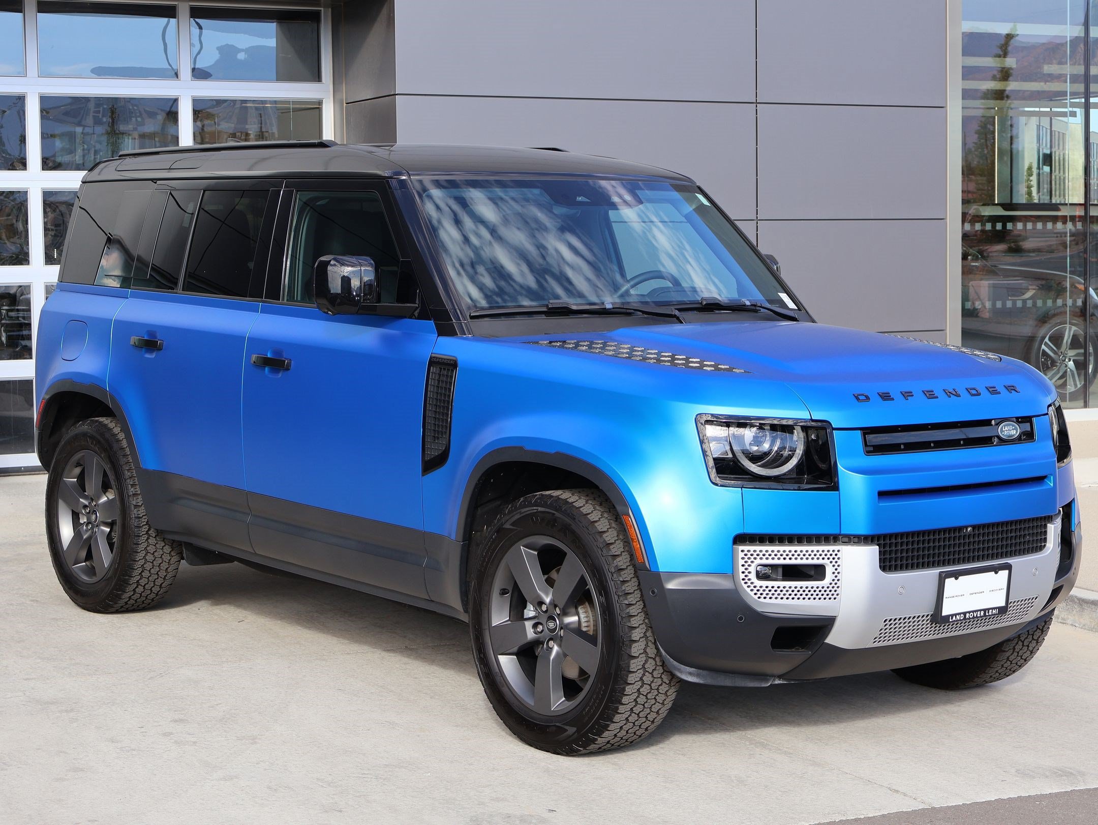 Used 2025 Land Rover Defender 110 S AWD/4WD image 3