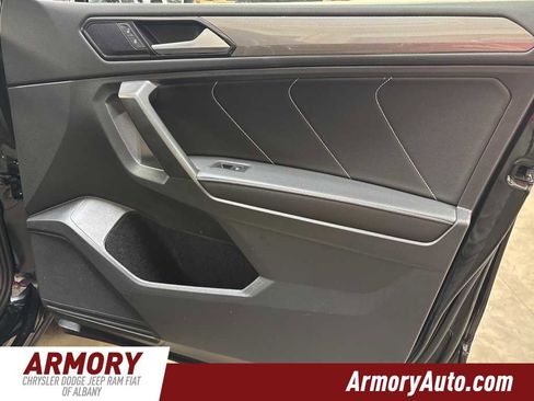Used 2022 Volkswagen Tiguan SE image 37