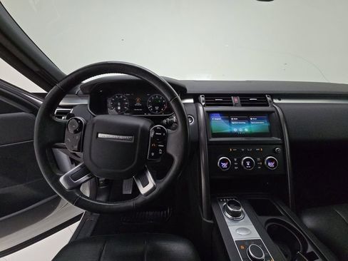 Used 2020 Land Rover Discovery Landmark image 9