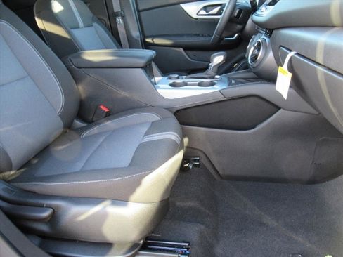 New 2025 Chevrolet Blazer LT w/ Convenience Package image 9
