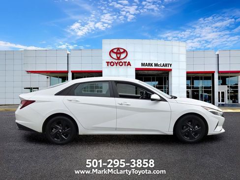 Used 2023 Hyundai Elantra SEL FWD image 6