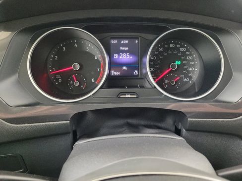 Used 2021 Volkswagen Tiguan SE AWD/4WD image 23
