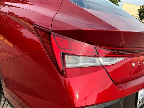 Certified 2025 Hyundai Elantra SEL image 30