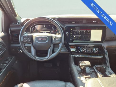 Used 2024 GMC Sierra 1500 AT4 w/ Technology Package AWD/4WD image 4