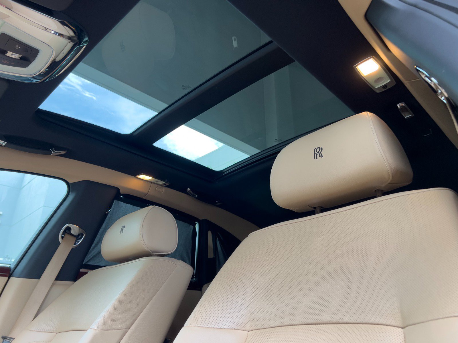 Used 2013 Rolls-Royce Ghost RWD image 25