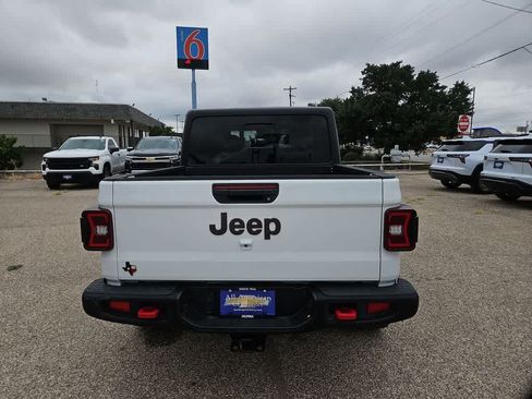 Used 2024 Jeep Gladiator Rubicon AWD/4WD image 7