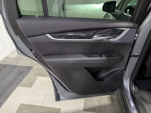 Used 2024 Cadillac XT6 Premium Luxury w/ Technology Package AWD/4WD image 9
