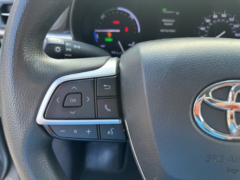 Used 2021 Toyota Sienna LE FWD image 22
