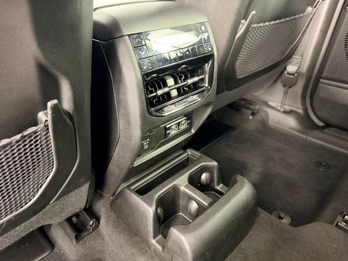 Used 2023 Jeep Grand Cherokee L Limited AWD/4WD image 22