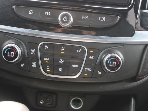 Used 2022 Chevrolet Traverse RS FWD image 41