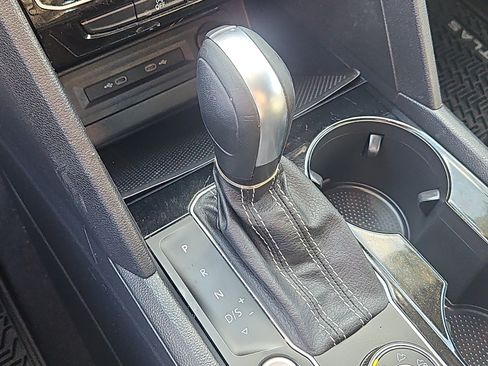 Certified 2022 Volkswagen Atlas SE image 18