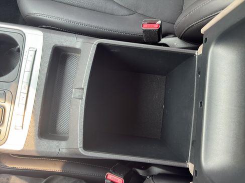 Used 2025 Kia Carnival FWD image 21