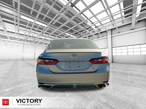 Used 2024 Toyota Camry SE image 4