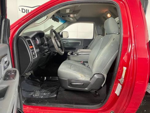Used 2018 RAM 3500 Tradesman w/ Chrome Appearance Group RWD image 13