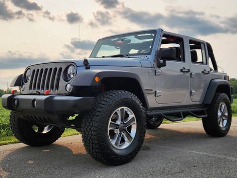 Used 2016 Jeep Wrangler Unlimited Sport w/ Connectivity Group AWD/4WD image 19