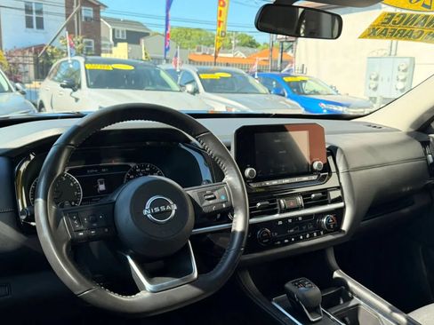 Used 2024 Nissan Pathfinder SV FWD image 18