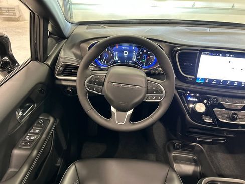 New 2027 Chrysler Pacifica Select FWD image 29