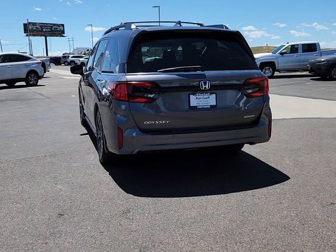 Used 2025 Honda Odyssey Touring image 3