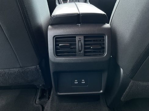 Used 2025 Nissan Rogue SV image 18