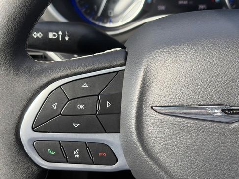 Used 2025 Chrysler Pacifica Select FWD image 26