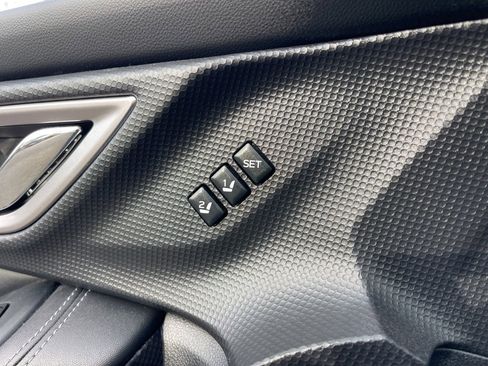 Used 2023 Subaru Forester Touring image 19