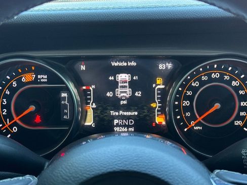 Used 2018 Jeep Wrangler Unlimited Sahara AWD/4WD image 26