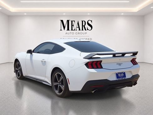 Used 2025 Ford Mustang Coupe RWD image 3
