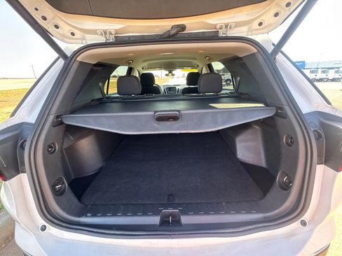 Used 2023 Chevrolet Equinox LT w/ Driver Convenience Package image 16