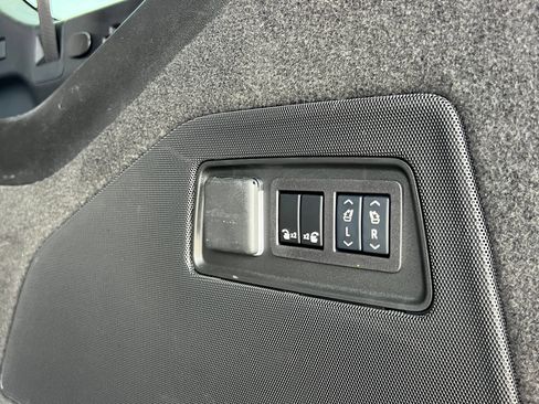 Used 2025 Cadillac Escalade ESV V AWD/4WD image 25