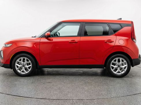 Used 2025 Kia Soul LX w/ LX Technology Package image 5