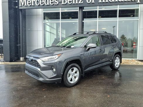 Used 2020 Toyota RAV4 XLE w/ XLE Grade Weather Package image 2