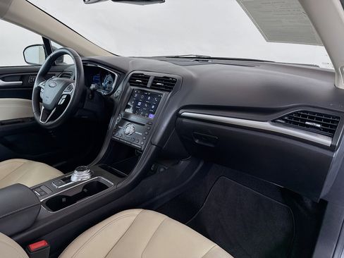 Used 2017 Ford Fusion Energi Titanium FWD image 28