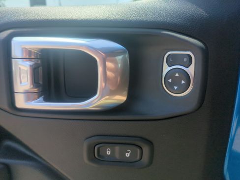 Used 2024 Jeep Wrangler Unlimited Sport AWD/4WD image 9