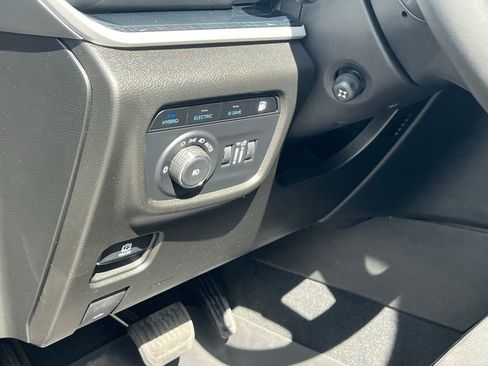 Used 2023 Jeep Grand Cherokee Trailhawk w/ Luxury Tech Group III AWD/4WD image 27