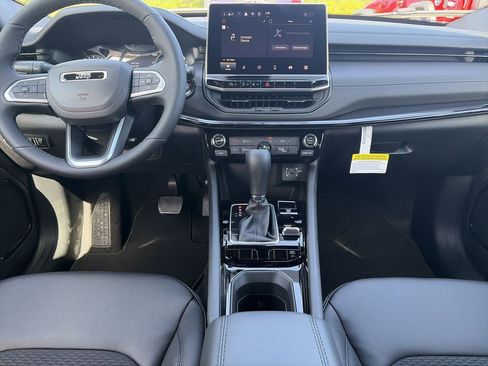 New 2026 Jeep Compass Latitude image 16