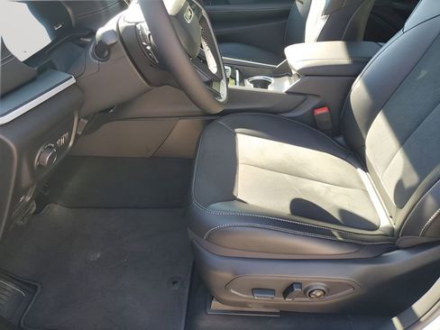 New 2025 Jeep Grand Cherokee L Altitude image 32