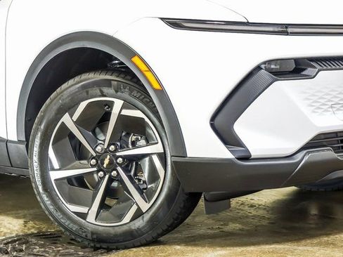 New 2026 Chevrolet Equinox EV LT image 4