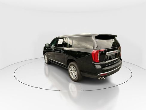 Used 2024 GMC Yukon XL Denali AWD/4WD image 6
