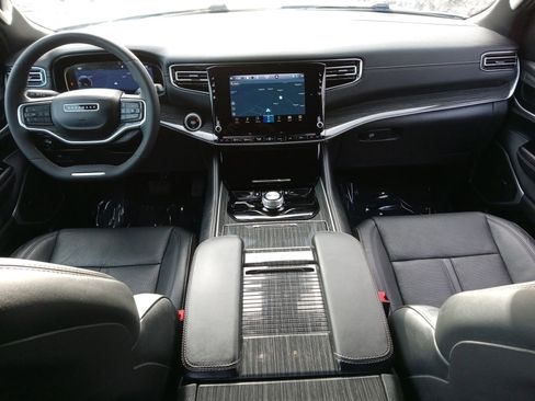 Used 2022 Jeep Wagoneer Series II AWD/4WD image 15
