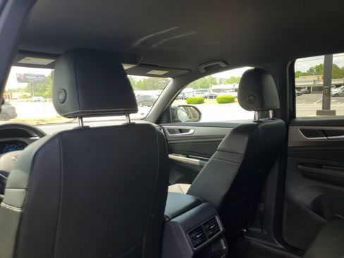 Used 2024 Volkswagen Atlas Cross Sport SE FWD image 11